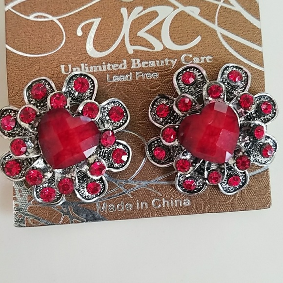 💕GIFTED💕 Fashion Earrings - Picture 2 of 6